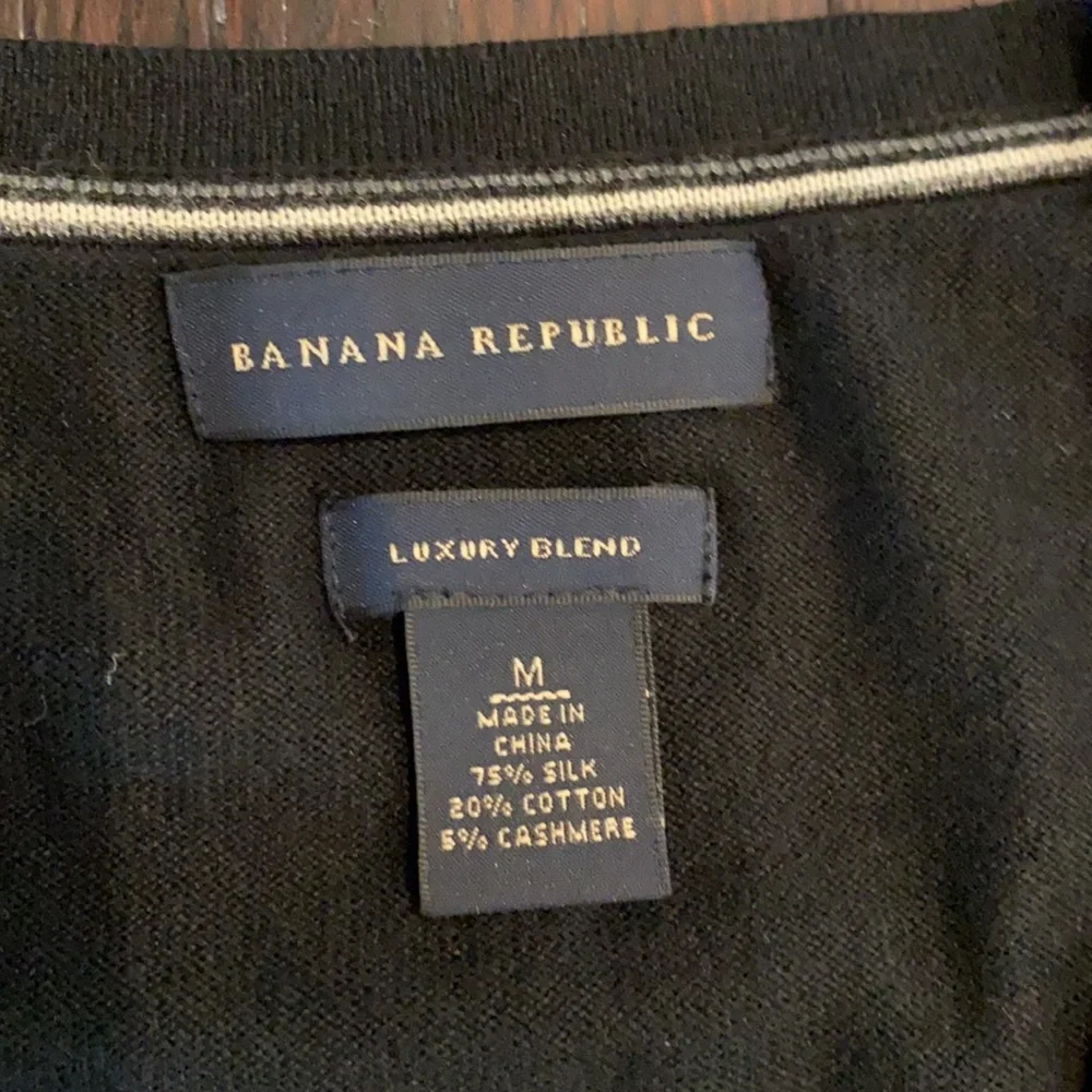 Black sweater- banana republic - Picture 2 of 3
